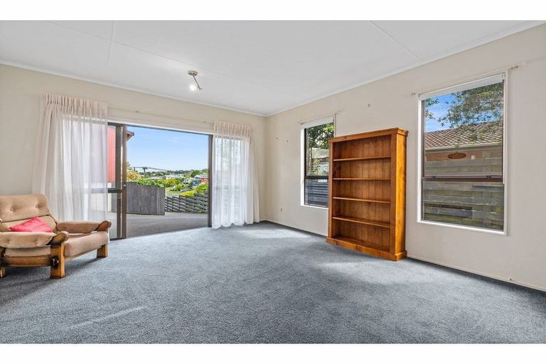 Photo of property in 2/39 Killarney Avenue, Torbay, Auckland, 0630