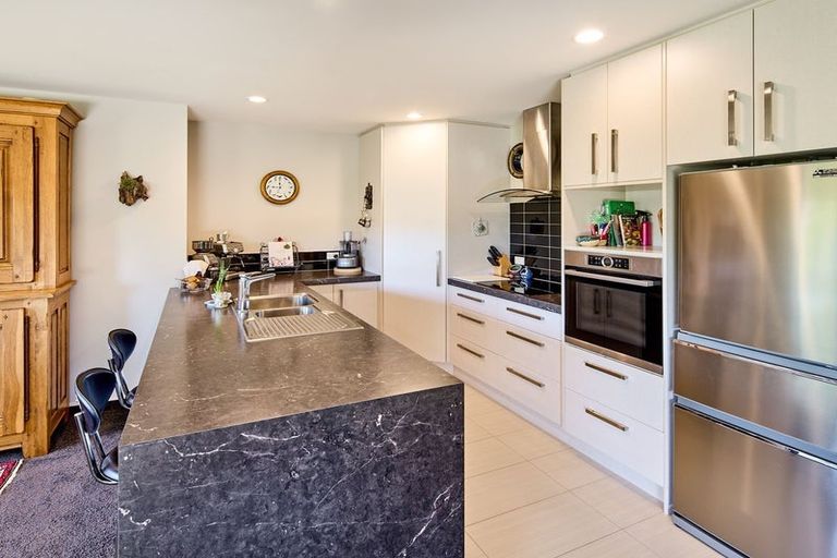 Photo of property in 6 Simpson Crescent, Raumati Beach, Paraparaumu, 5032