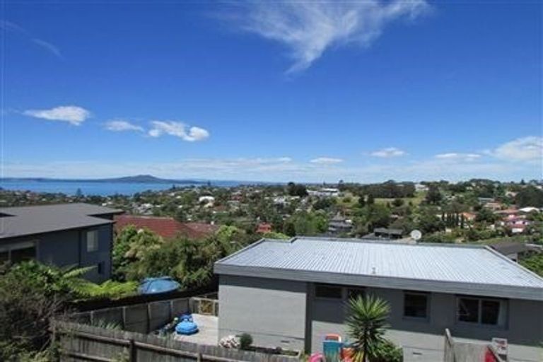 Photo of property in 52 Knights Road, Rothesay Bay, Auckland, 0630