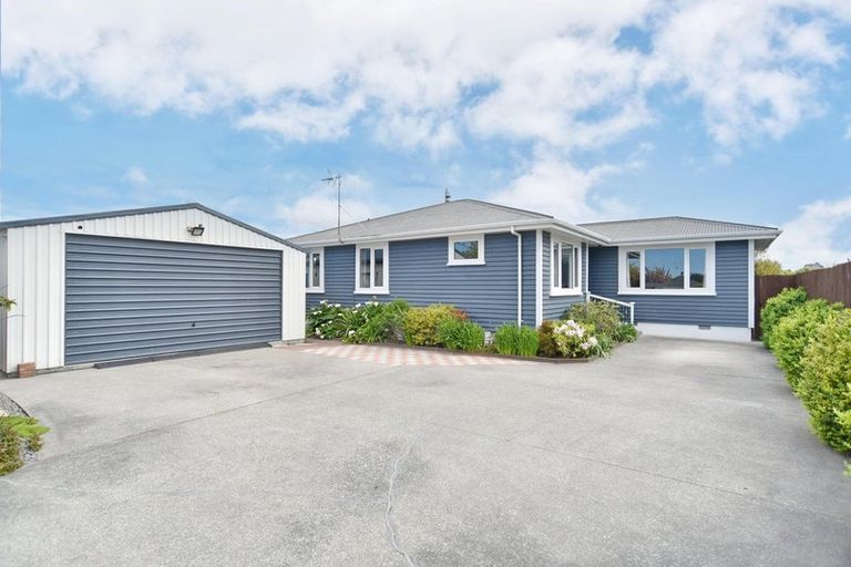 Photo of property in 19 Buckleys Road, Rangiora, 7400