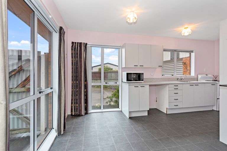 Photo of property in 2/139 Gilberthorpes Road, Hei Hei, Christchurch, 8042
