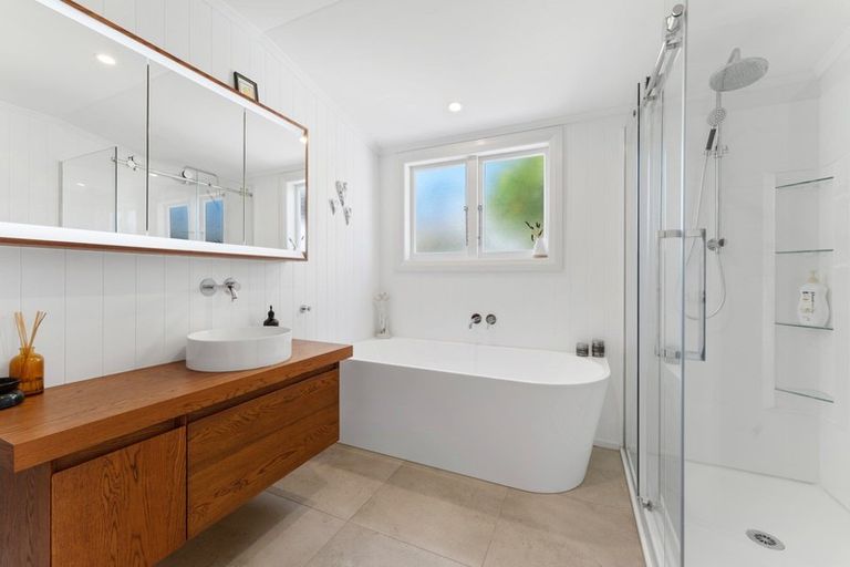 Photo of property in 9 Mayfair Place, Westown, New Plymouth, 4310