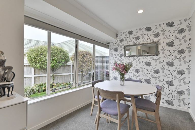 Photo of property in 2/212 Grove Road, Mayfair, Hastings, 4122