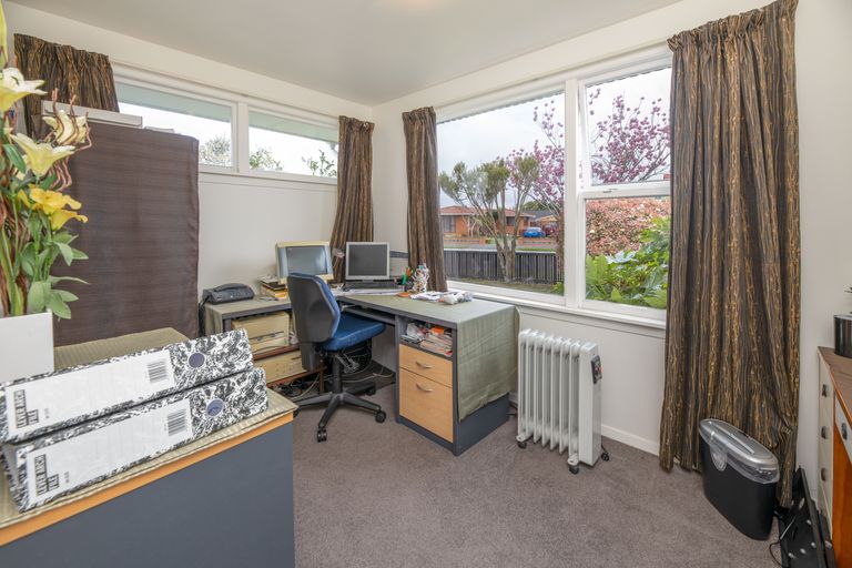 Photo of property in 45 Farquhars Road, Redwood, Christchurch, 8051