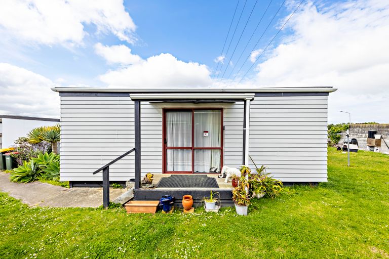 Photo of property in 2/21 Solveig Place, Randwick Park, Auckland, 2105