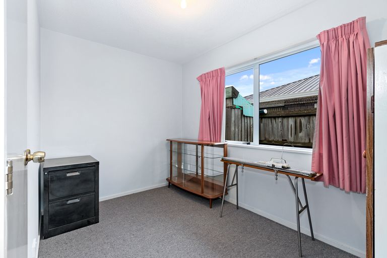 Photo of property in 2/139 Gilberthorpes Road, Hei Hei, Christchurch, 8042