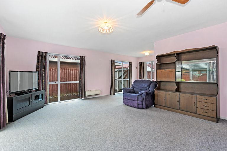 Photo of property in 2/139 Gilberthorpes Road, Hei Hei, Christchurch, 8042