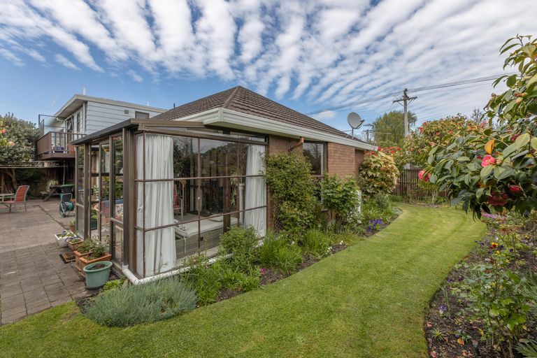 Photo of property in 45 Farquhars Road, Redwood, Christchurch, 8051