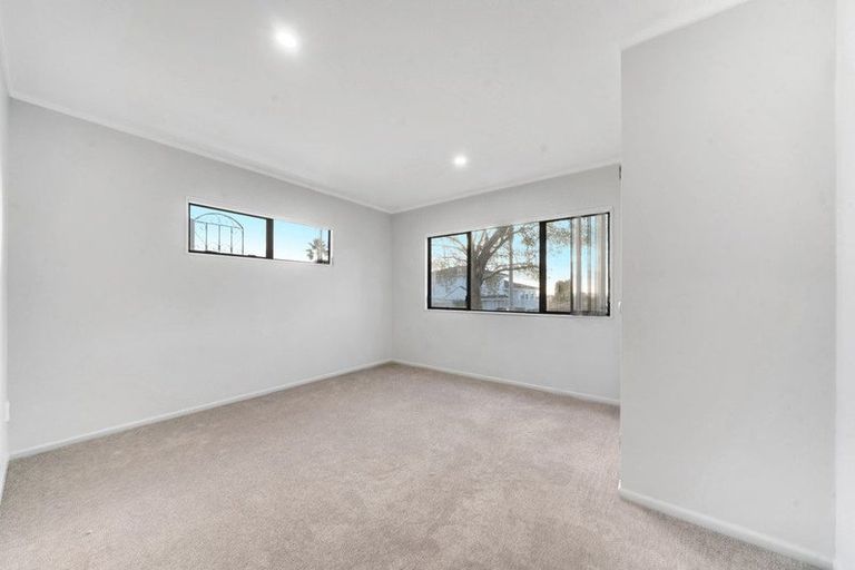 Photo of property in 1/14 Santa Monica Place, Goodwood Heights, Auckland, 2105