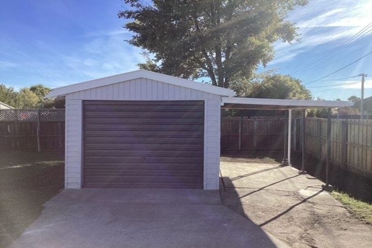 Photo of property in 11 Pembroke Street, Avondale, Christchurch, 8061
