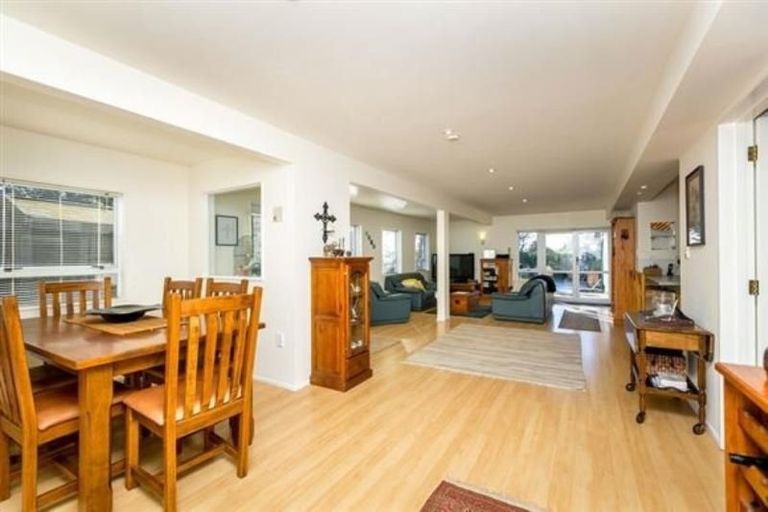 Photo of property in 43 Turakina Street, Merrilands, New Plymouth, 4312