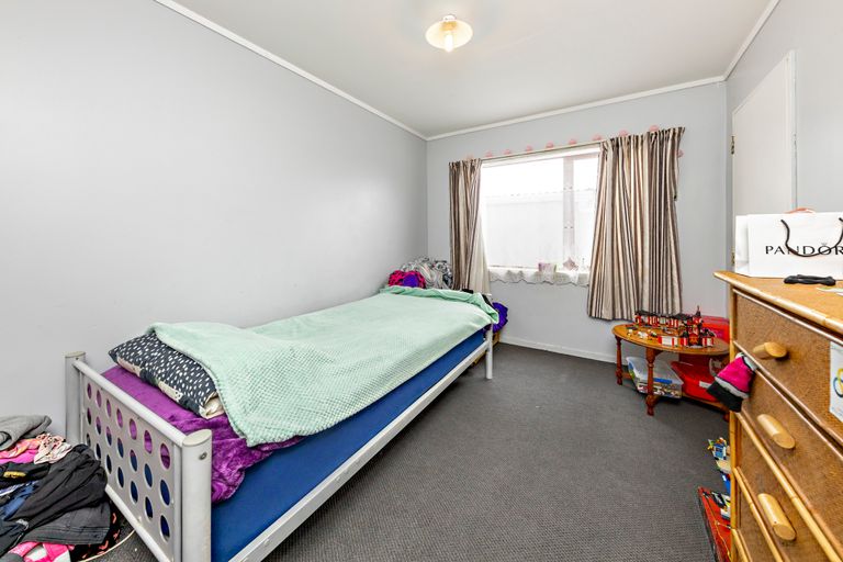 Photo of property in 2/21 Solveig Place, Randwick Park, Auckland, 2105