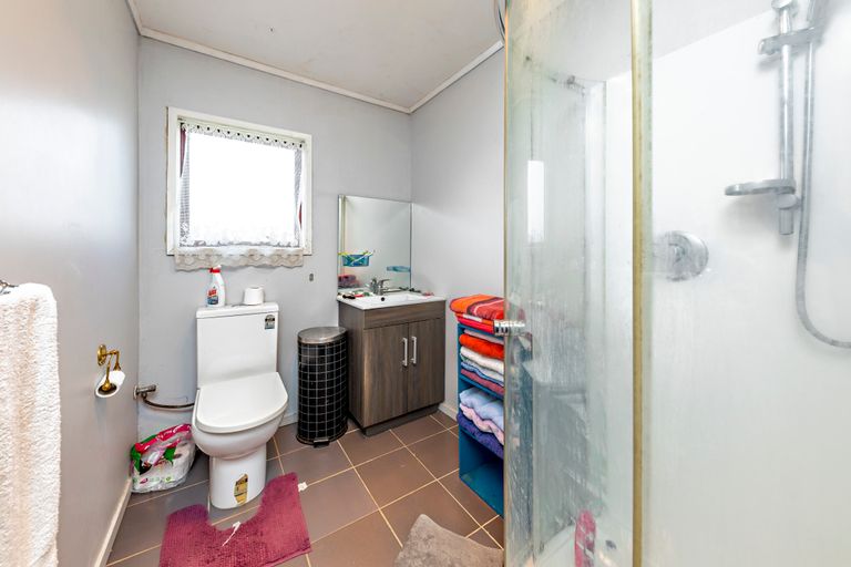 Photo of property in 2/21 Solveig Place, Randwick Park, Auckland, 2105