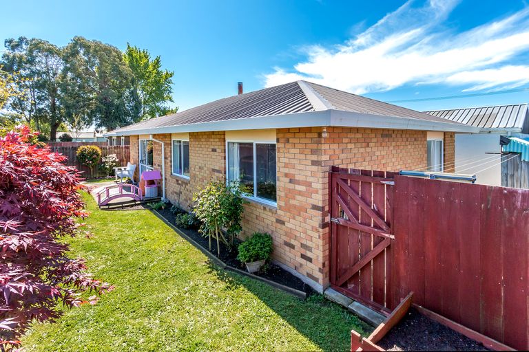 Photo of property in 2/139 Gilberthorpes Road, Hei Hei, Christchurch, 8042