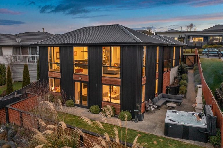 Photo of property in 25 Grandvista Drive, Green Island, Dunedin, 9018