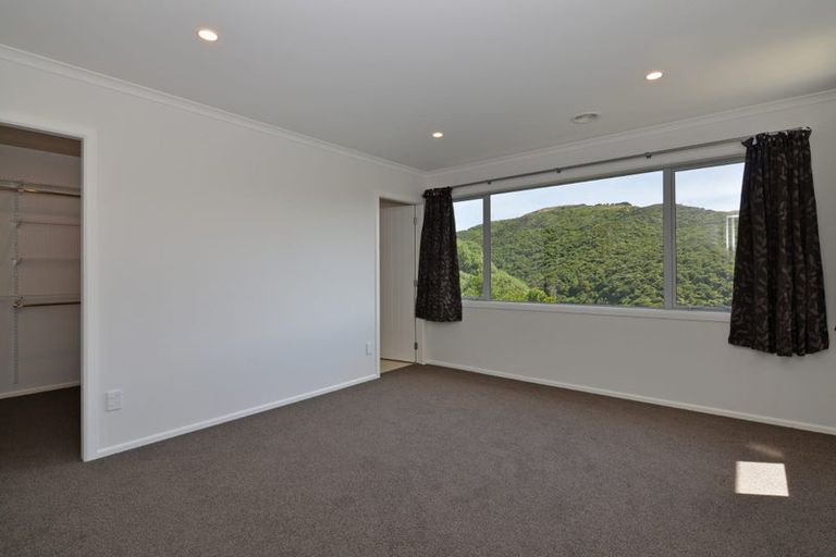 Photo of property in 19 Bendigo Grove, Newlands, Wellington, 6037