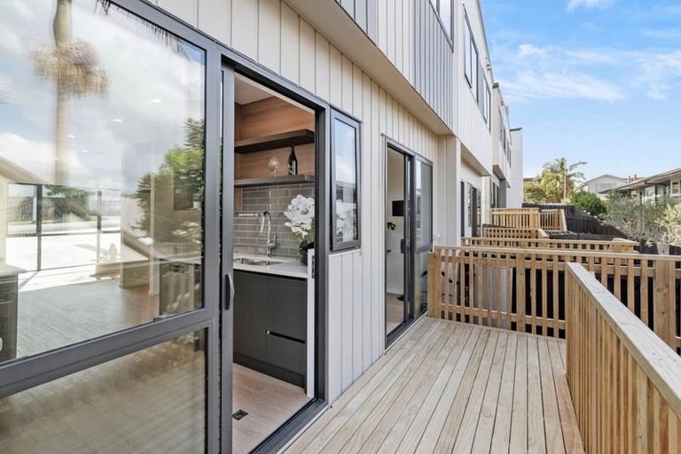 Photo of property in 67 Highland Park Drive, Botany Downs, Auckland, 2010