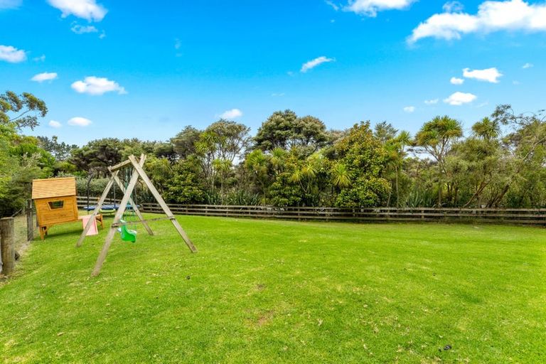 Photo of property in 2 Slater Road, South Head, Helensville, 0874