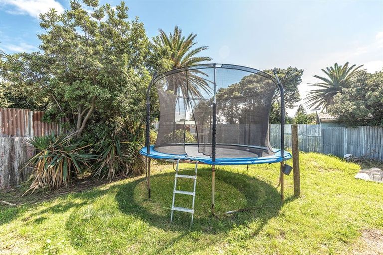 Photo of property in 22 Tregenna Street, Castlecliff, Whanganui, 4501