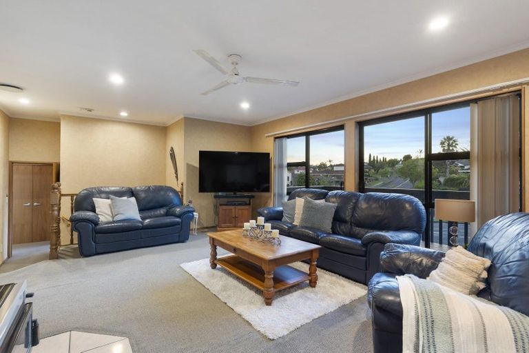 Photo of property in 54 Marina View Drive, West Harbour, Auckland, 0618