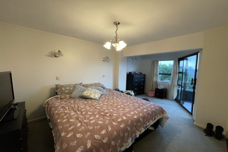 Photo of property in 1/64 Island Bay Road, Beach Haven, Auckland, 0626