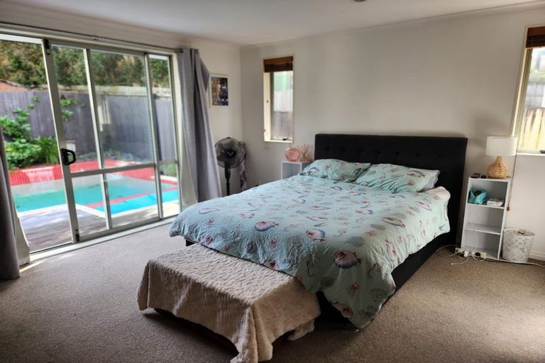 Photo of property in 16 Malin Place, Pinehill, Auckland, 0632