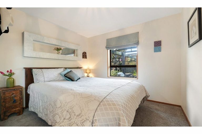 Photo of property in 2/2 Fountainhead Lane, Hillmorton, Christchurch, 8025