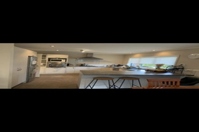 Photo of property in 8 Barnacle Rise, Red Beach, 0932