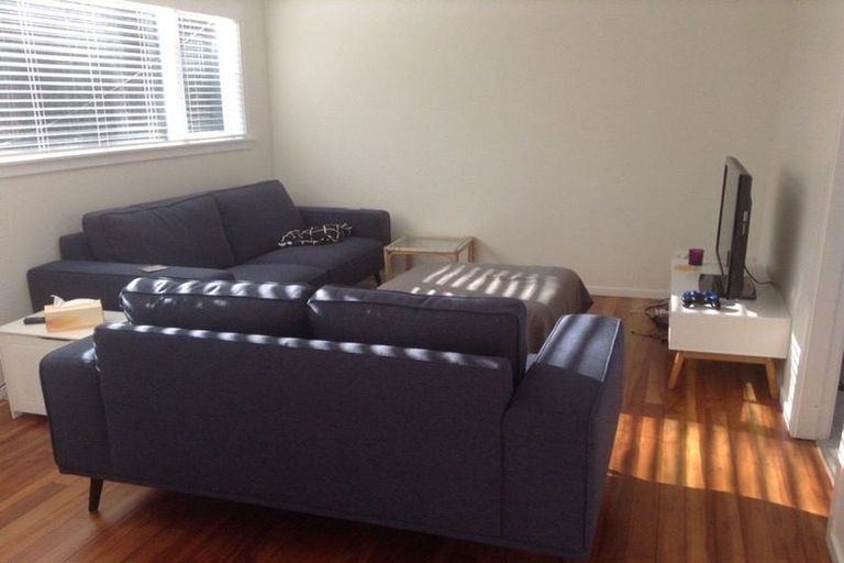 Photo of property in 15a Governor Road, Northland, Wellington, 6012