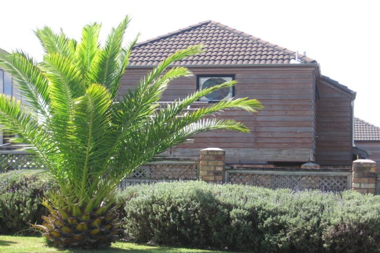 Photo of property in 1/43 Gulf View Road, Murrays Bay, Auckland, 0630