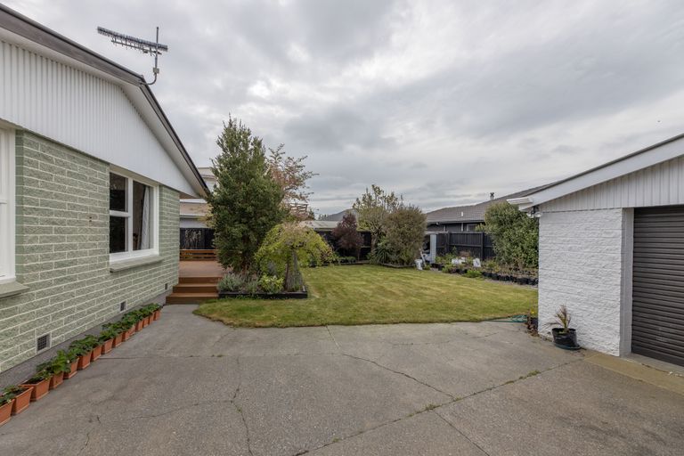 Photo of property in 45 Farquhars Road, Redwood, Christchurch, 8051
