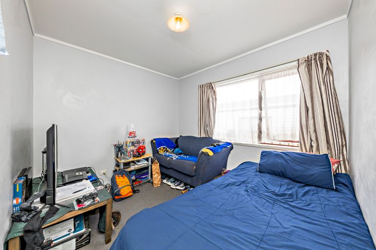 Photo of property in 2/21 Solveig Place, Randwick Park, Auckland, 2105