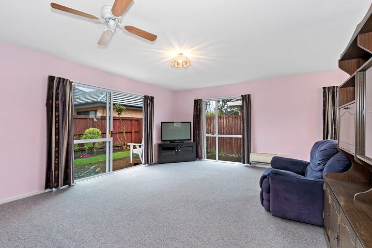 Photo of property in 2/139 Gilberthorpes Road, Hei Hei, Christchurch, 8042