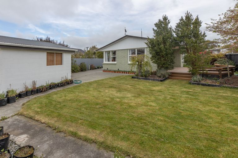 Photo of property in 45 Farquhars Road, Redwood, Christchurch, 8051
