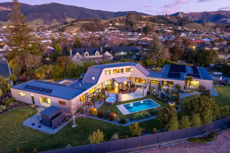 Photo of property in 6 Ardilea Avenue, Stoke, Nelson, 7011