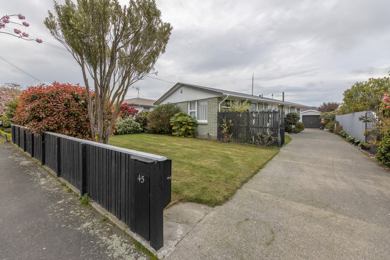 Photo of property in 45 Farquhars Road, Redwood, Christchurch, 8051