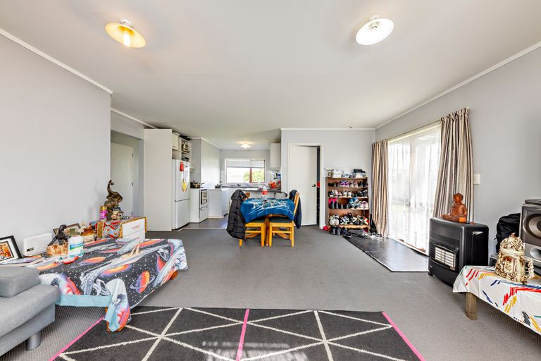 Photo of property in 2/21 Solveig Place, Randwick Park, Auckland, 2105
