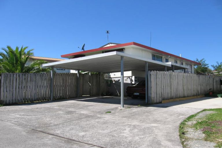 Photo of property in 1/21 Devonshire Road, Unsworth Heights, Auckland, 0632