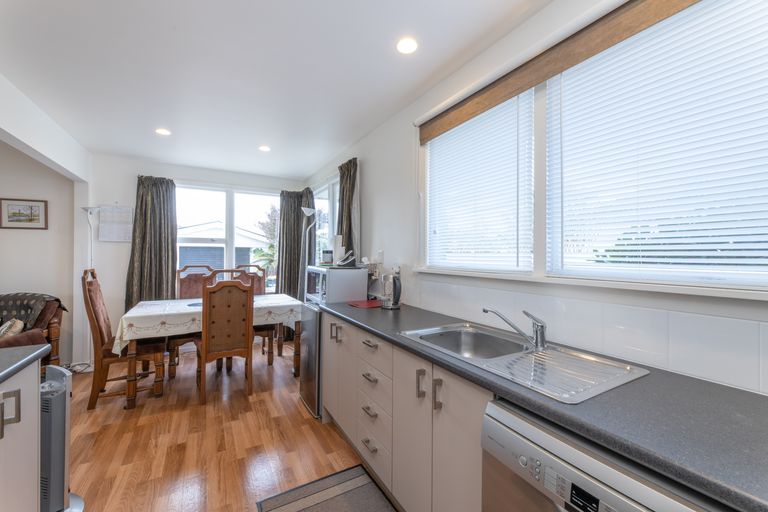 Photo of property in 45 Farquhars Road, Redwood, Christchurch, 8051