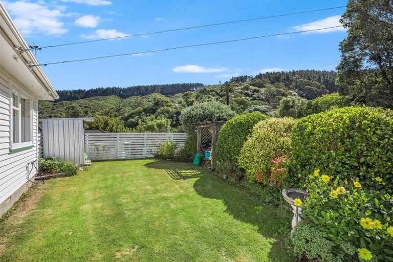 Photo of property in 41 Hampton Hill Road, Tawa, Wellington, 5028