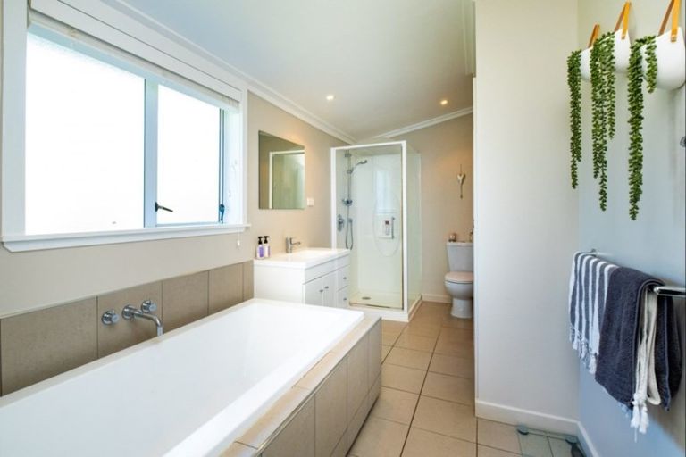 Photo of property in 72 Beach Road, Haumoana, 4102