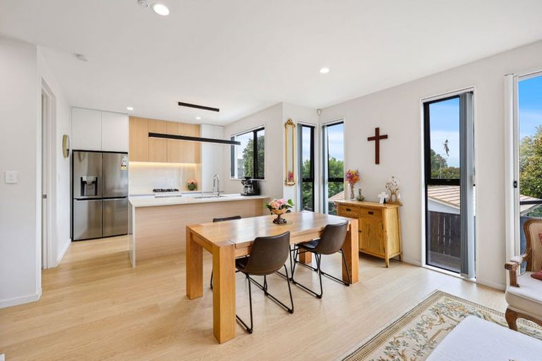 Photo of property in 9e Glenfern Road, Mellons Bay, Auckland, 2014