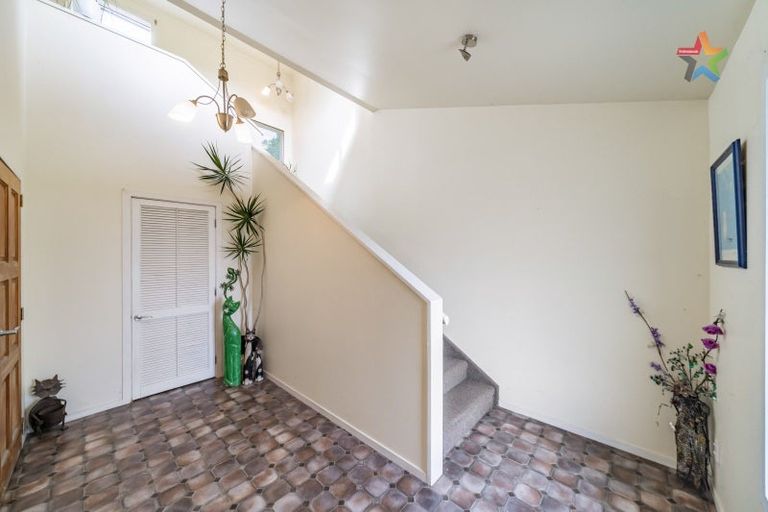 Photo of property in 10 Whitechapel Grove, Stokes Valley, Lower Hutt, 5019