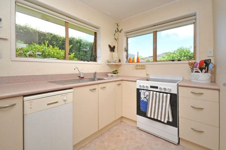 Photo of property in 2/13 Waitaki Street, Henderson, Auckland, 0612