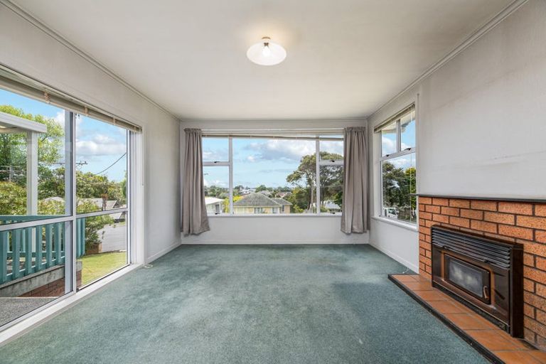 Photo of property in 4 Christina Avenue, Te Atatu South, Auckland, 0602
