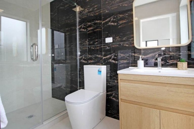 Photo of property in 20e Hill Road, Papatoetoe, Auckland, 2025