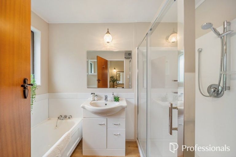 Photo of property in 14 Hibiscus Grove, Maungaraki, Lower Hutt, 5010