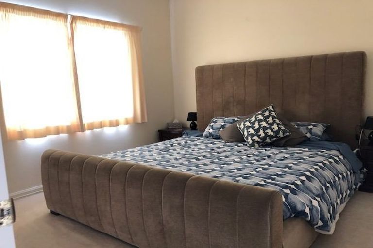 Photo of property in 23 Ian Marwick Place, Birkenhead, Auckland, 0626