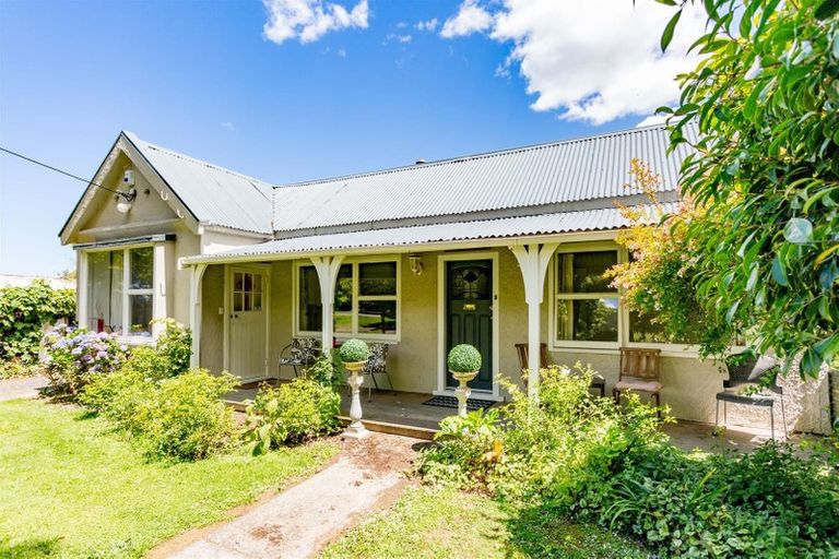 Photo of property in 4511 Christchurch Akaroa Road, Little River, 7591