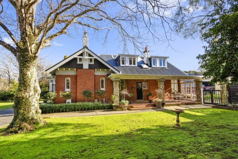 Photo of property in 301 Fergusson Drive, Heretaunga, Upper Hutt, 5018